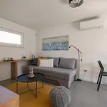 Villa Rhea, *
