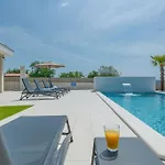 Villa Rhea, Marčana