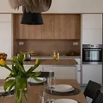 Rhea, Villa *