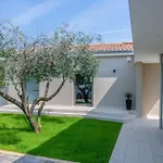 Villa Rhea, *