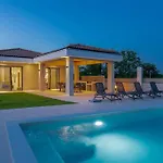 Rhea, Villa Marčana