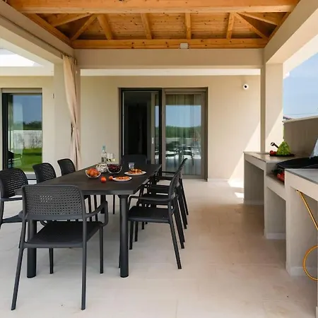 Villa Rhea, *