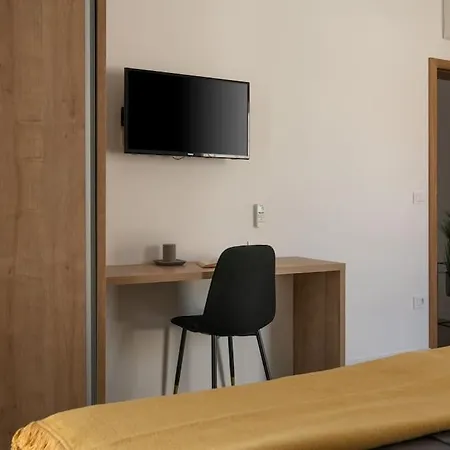 Villa Rhea, *