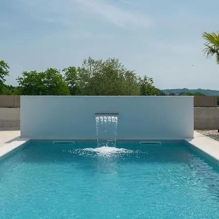 Villa Rhea, Marcana