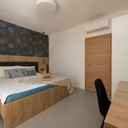 Villa Rhea, *