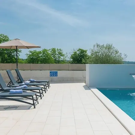 Villa Rhea, Marcana