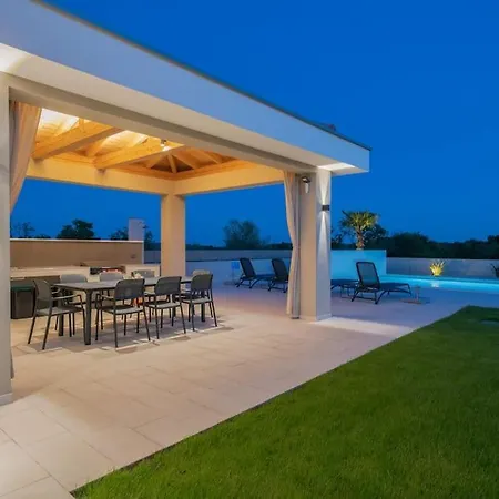 Villa Rhea, Marcana