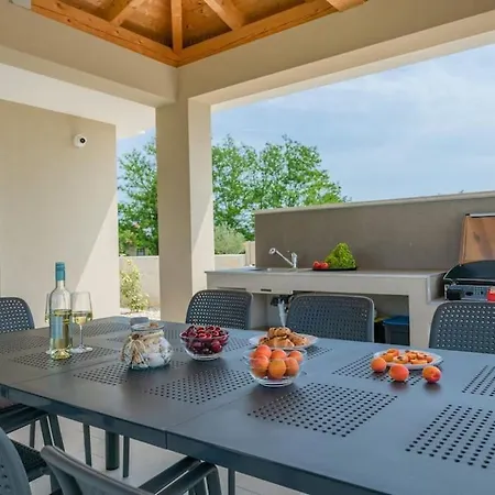 Villa Rhea, *
