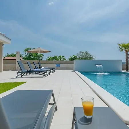 Villa Rhea, Marcana