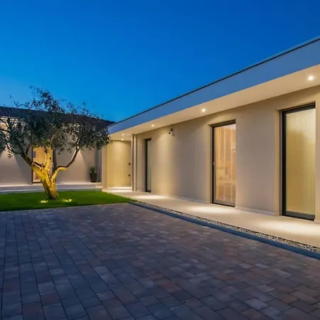 Villa Rhea, Marčana