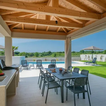 Villa Rhea, *
