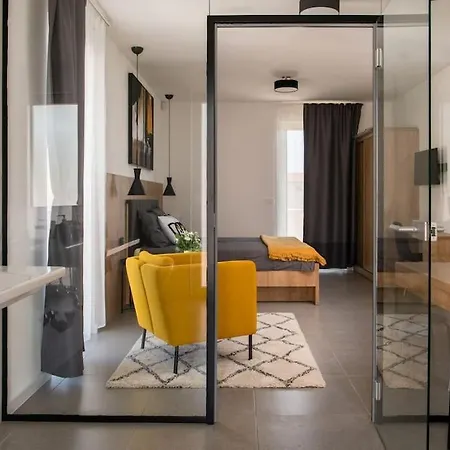 Villa Rhea, *