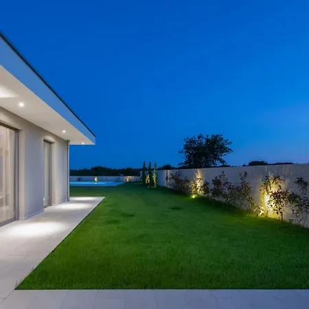 Rhea, Villa *